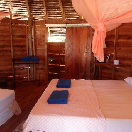 Tawan Bar And Bungalow Hotel Ko Phra Thong Exterior foto